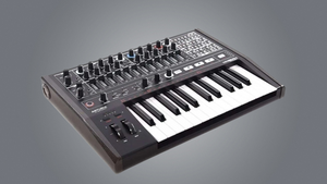 Synthesiser: Arturia MiniBrute 2 Limited Edition - BLACK